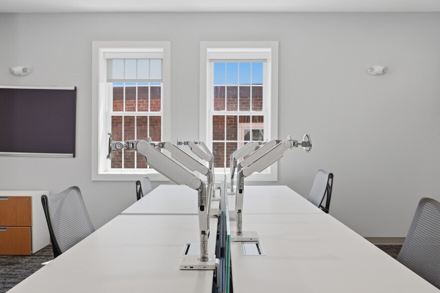 More Photos Of 40-42 Bank St, New London Storefront Retail Office For Lease