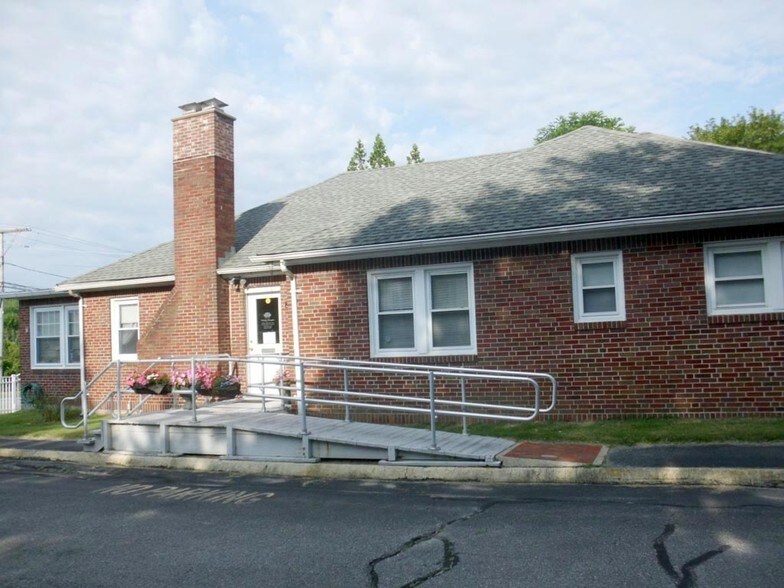 More Photos Of 83 Boston Post Rd, Waterford Office For Sale