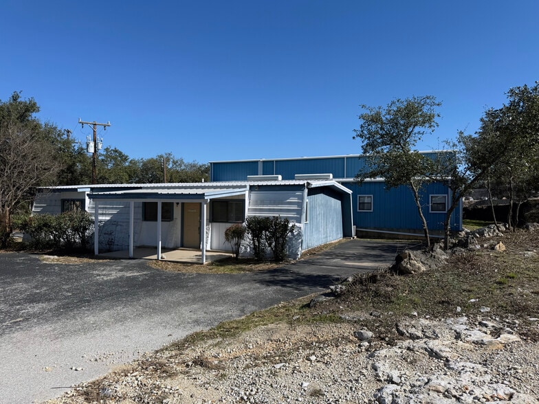 More Photos Of 2340 W R Larson Rd, San Antonio Manufacturing For Lease