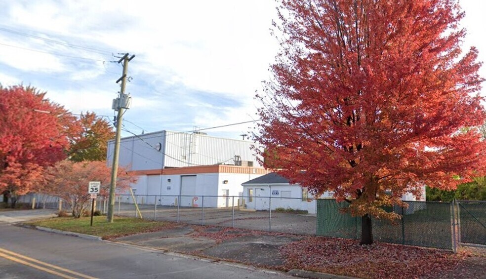 Primary Photo Of 20720 Tuck Rd, Farmington Hills Manufacturing For Sale
