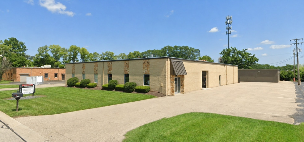 More Photos Of 130-138 Westpark Rd, Centerville Warehouse For Lease