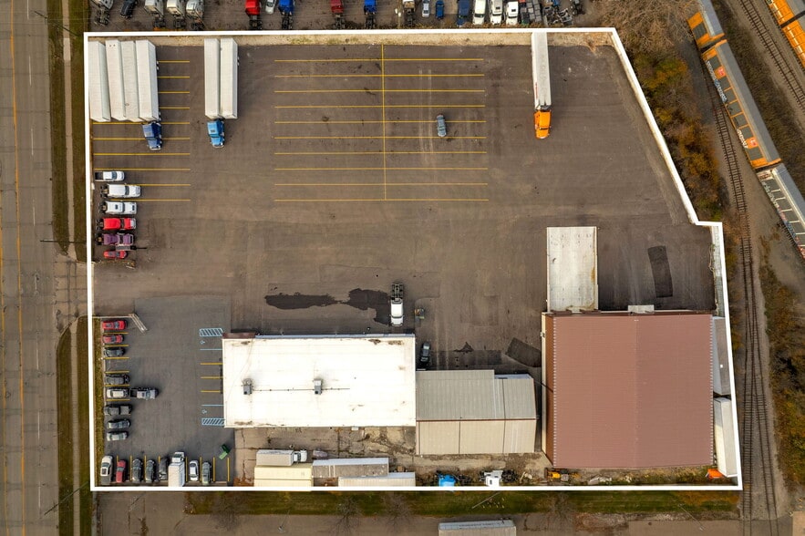 More Photos Of 1475 S Newburgh Rd, Westland Light Distribution For Sale
