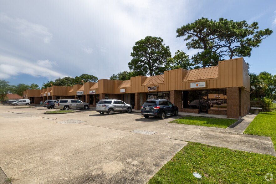 Primary Photo Of 2715 N Harbor City Blvd, Melbourne General Retail For Lease