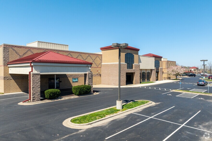 Primary Photo Of 5542-5600 Hedge Lane Ter, Shawnee Storefront For Sale