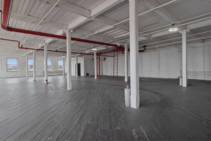 More Photos Of 111 Bruckner Blvd, Bronx Office For Lease