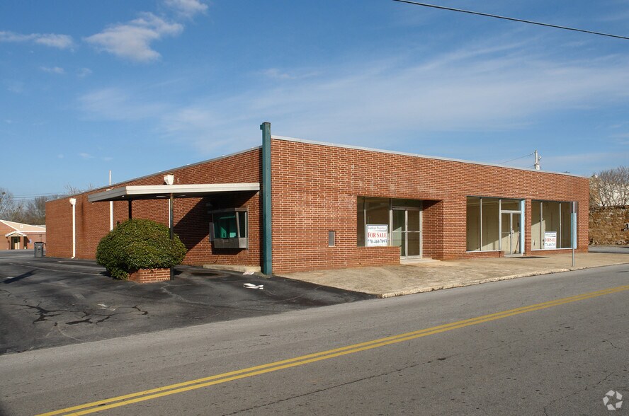 More Photos Of 25 Smith St, Fairburn Freestanding For Lease
