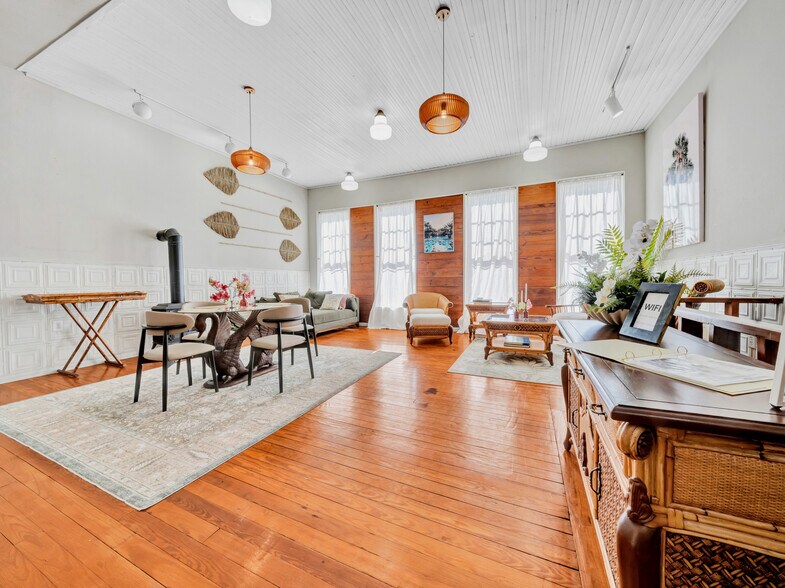 More Photos Of 106 W Main St, Pilot Point Storefront For Sale