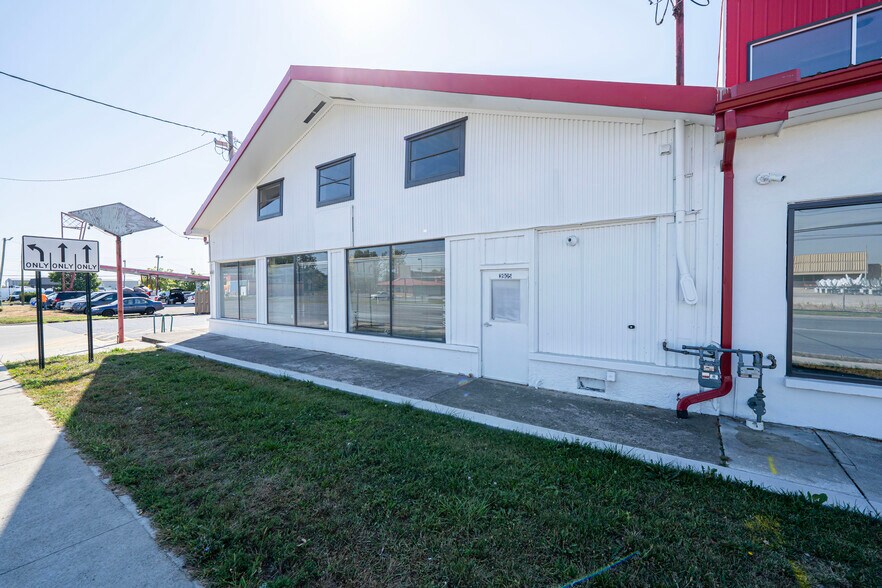 More Photos Of 3905 Sullivant Ave, Columbus General Retail For Lease