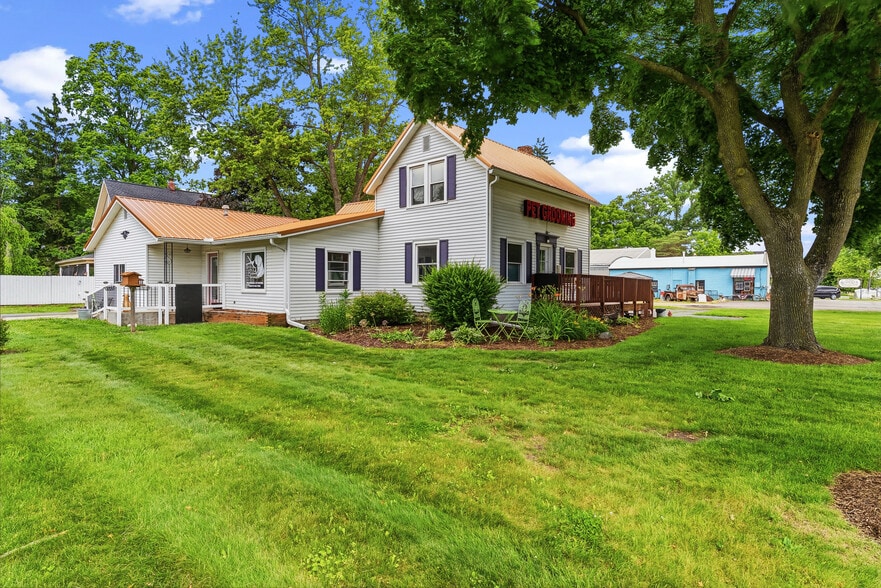 Primary Photo Of 325 N Cedar St, Imlay City Medical For Sale