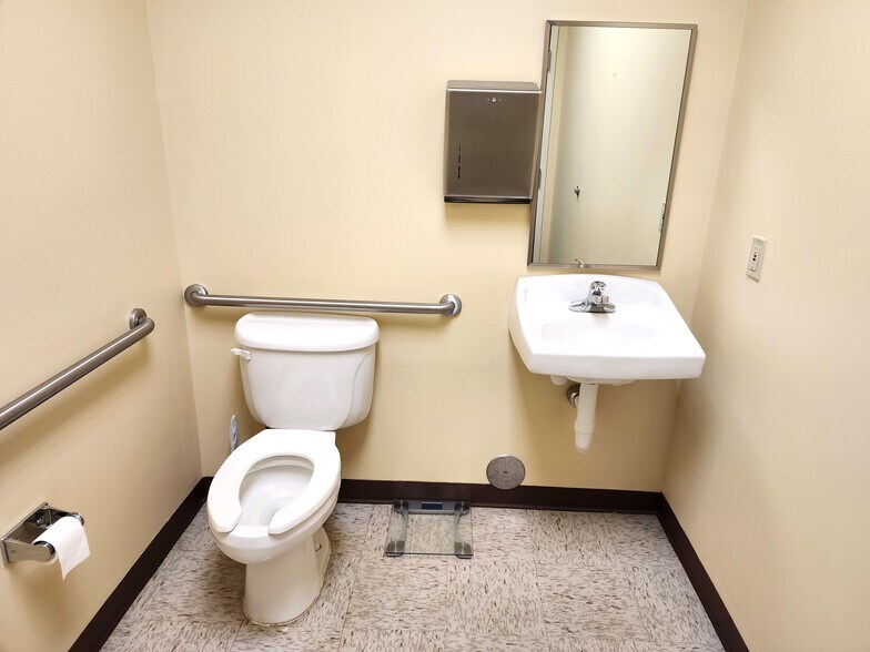 More Photos Of 436 Hadley St, Mount Airy Healthcare For Sale