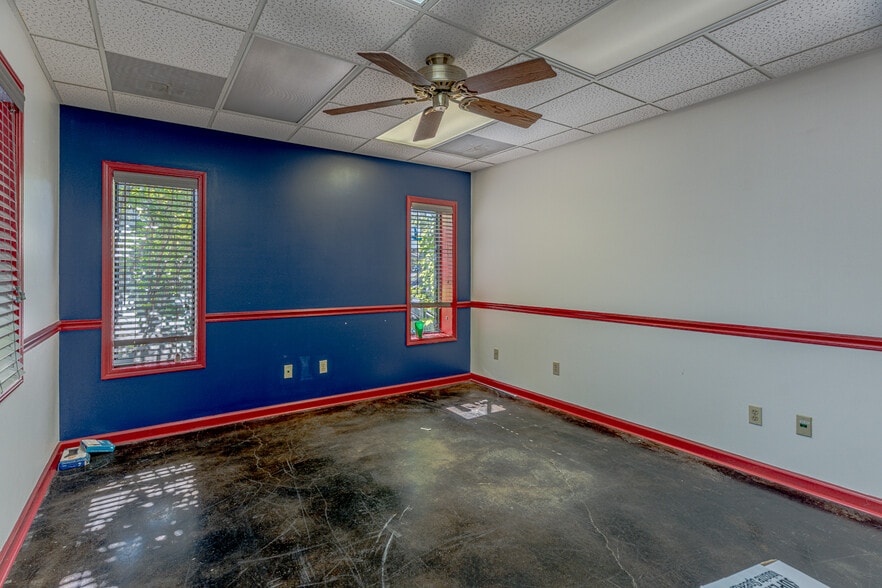 More Photos Of 301 Burke Ave, Jonesboro Warehouse For Sale