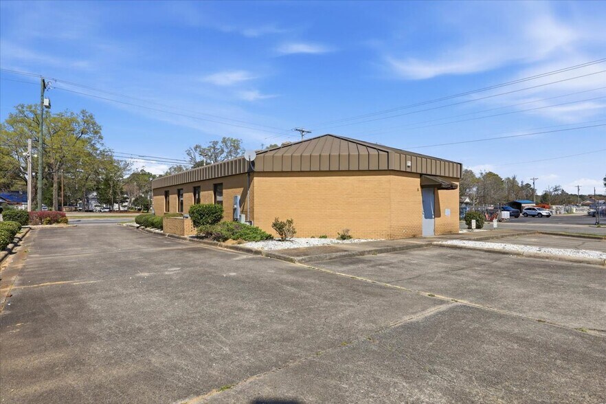 More Photos Of 107 E Vernon Ave, Kinston Healthcare For Sale