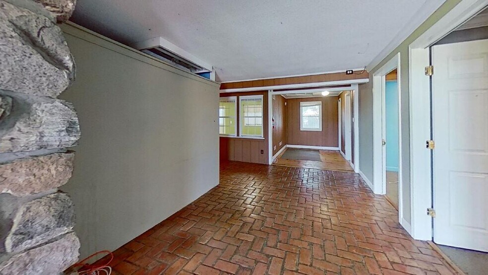 More Photos Of 615-643 E Saginaw Hwy, Grand Ledge Unknown For Lease