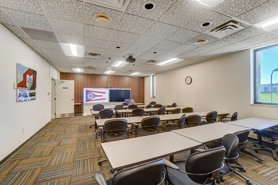 More Photos Of 2025 E 4th St, Lima Light Manufacturing For Sale