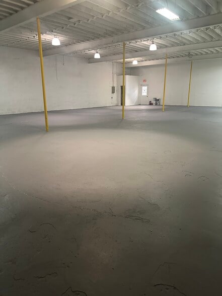 More Photos Of 3056 NE 12th Ter, Oakland Park Warehouse For Lease