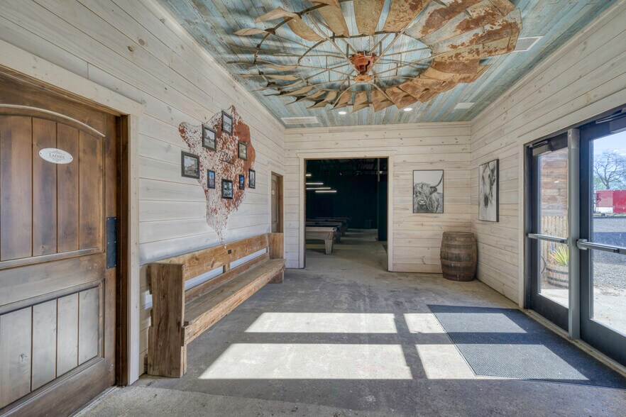 More Photos Of 710 S May St, Madisonville General Retail For Sale