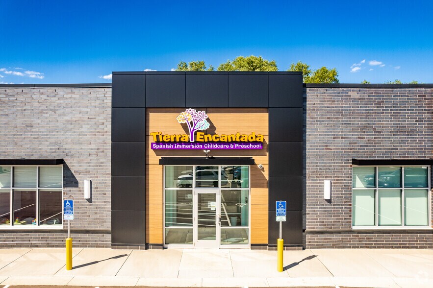 More Photos Of 855 Vikings Parkway, Eagan Restaurant For Lease