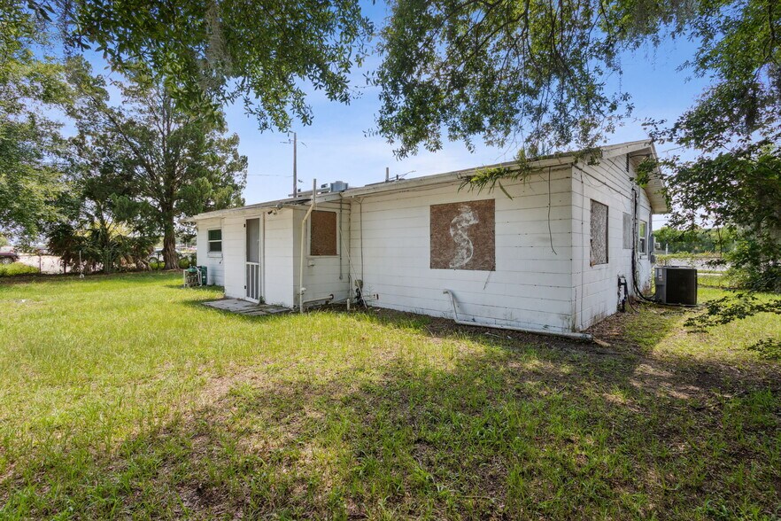 More Photos Of 7957 Blanding Blvd, Jacksonville Office Residential For Lease