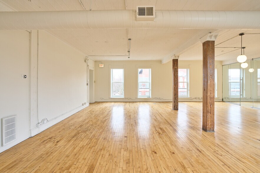 More Photos Of 1539 N Damen Ave, Chicago Office For Lease