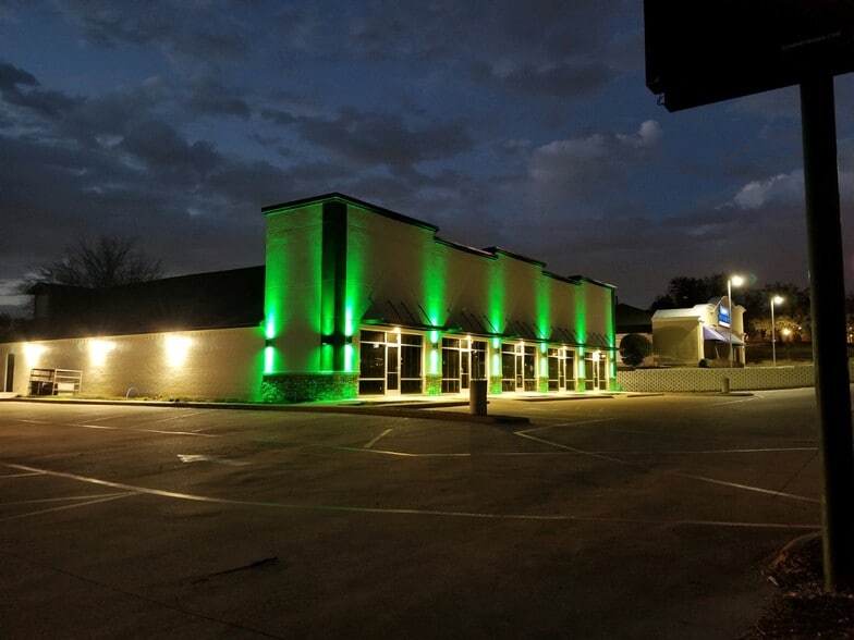 More Photos Of 411 E Highway 67, Duncanville Storefront For Sale