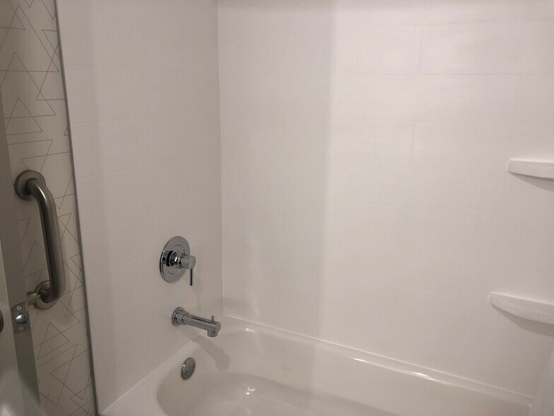 More Photos Of 3695 PA-31 East, Donegal Hotel For Sale