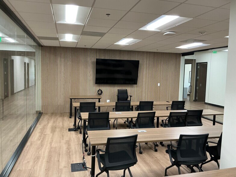 More Photos Of 481 Winscott Rd, Benbrook Office For Lease