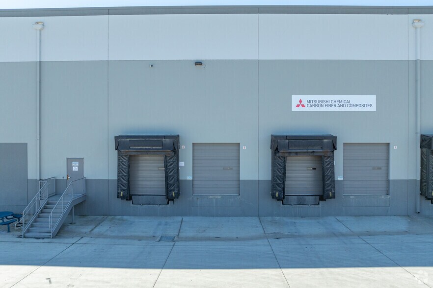 More Photos Of 8670 Fruitridge Rd, Sacramento Warehouse For Lease