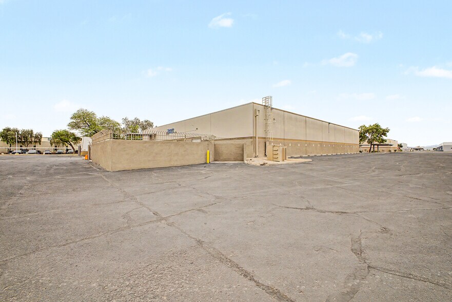 More Photos Of 230 N 48th Ave, Phoenix Manufacturing For Lease