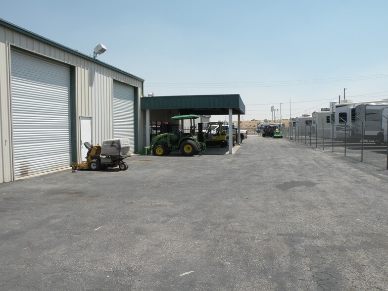 More Photos Of 45223 23rd St W, Lancaster Auto Dealership For Sale