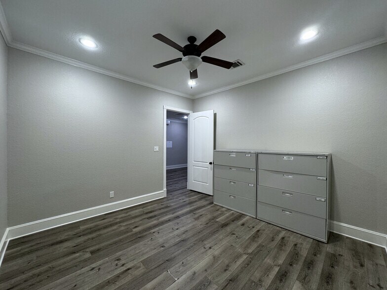 More Photos Of 11601 Spring Cypress Rd, Tomball Medical For Sale