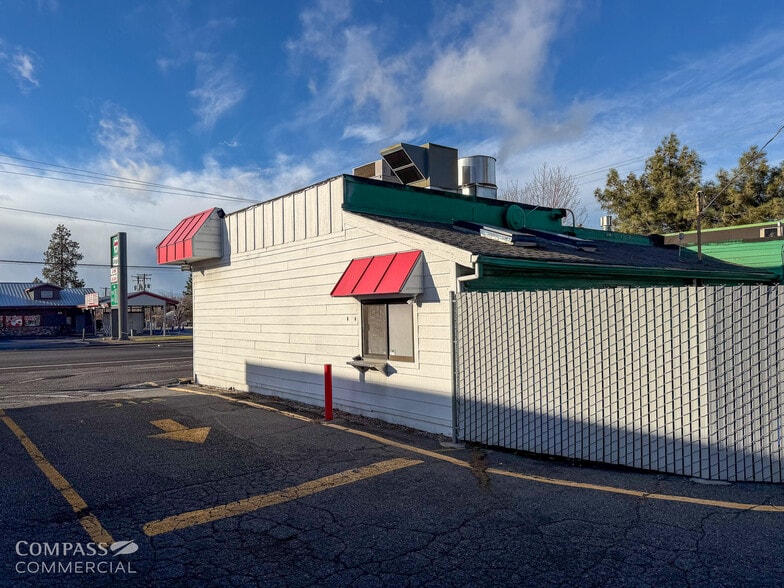 More Photos Of 210 SE 3rd St, Bend Restaurant For Lease