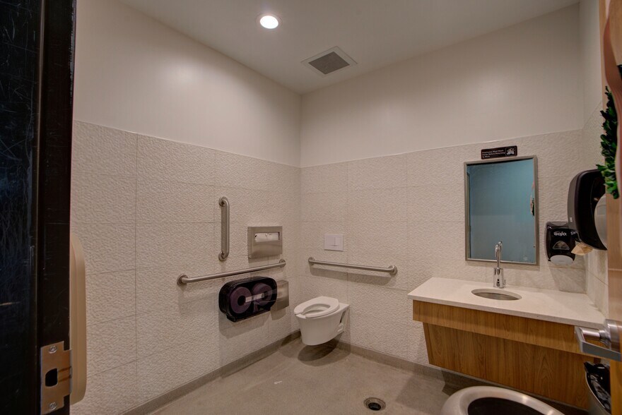 More Photos Of 640 Braves Blvd NE, Rome General Retail For Sale