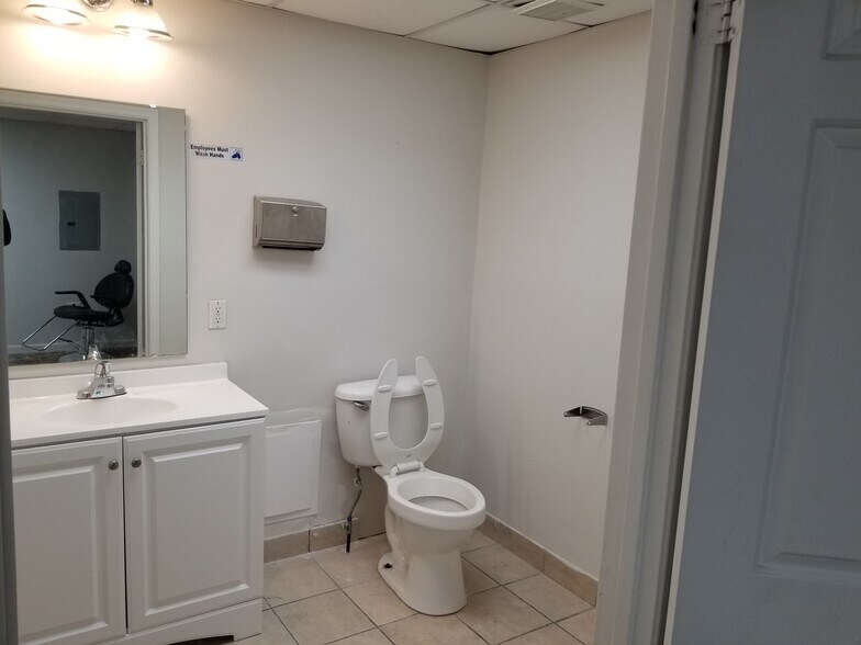 More Photos Of 4700 Stamp Rd, Marlow Heights General Retail For Lease