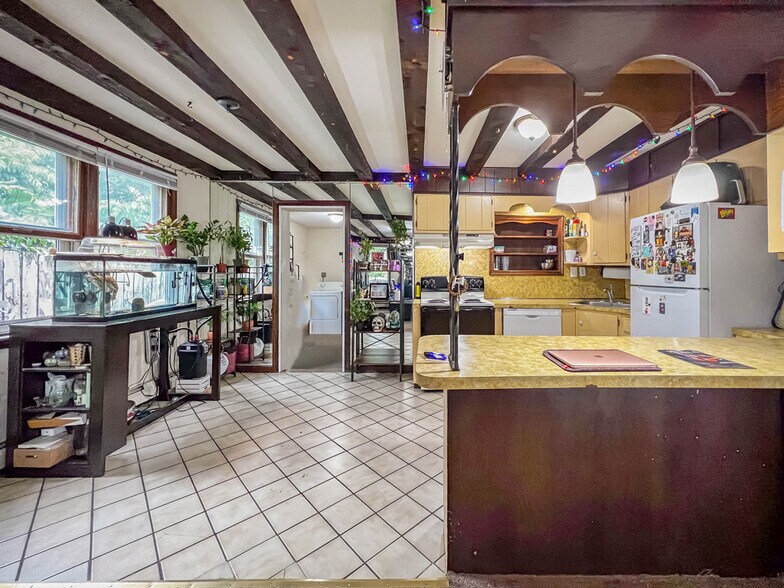 More Photos Of 100 W Maple Ave, Langhorne Restaurant For Sale