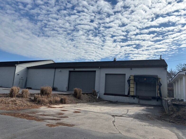 More Photos Of 18 W Collings Ave, West Berlin Light Distribution For Sale