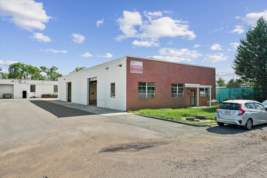More Photos Of 21 5th St, Somerville Warehouse For Lease