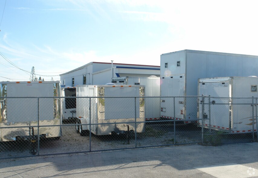 Primary Photo Of 1102 S Dixie Hwy, Lantana Auto Dealership For Sale