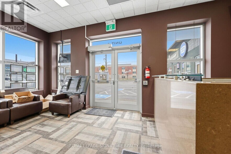 More Photos Of 158 Guelph St, Halton Hills Freestanding For Lease