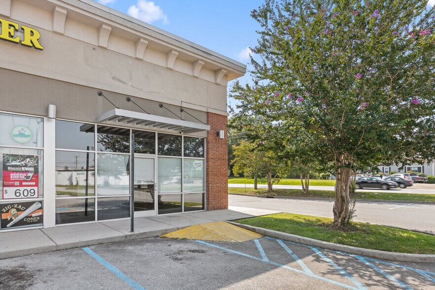 More Photos Of 6025 E Brainerd Rd, Chattanooga Storefront For Lease
