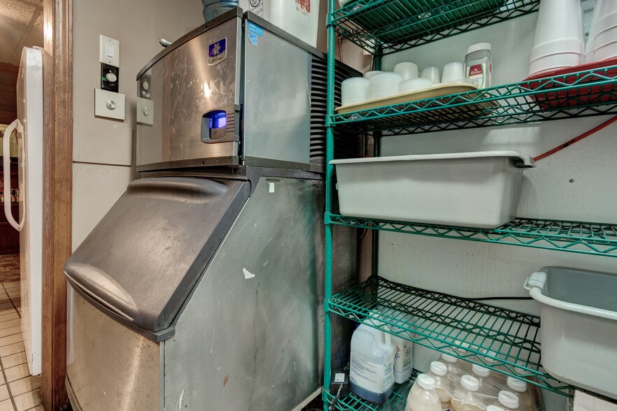 More Photos Of 1702 Park Hill Dr, Gainesville Restaurant For Sale