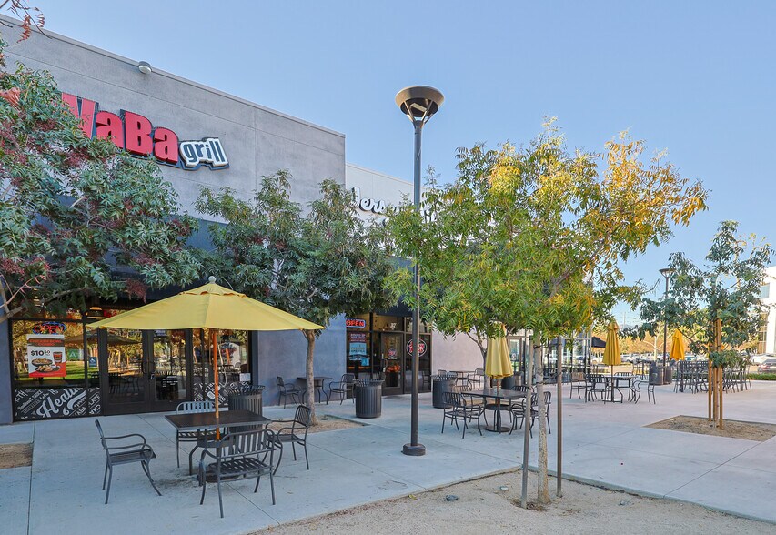 More Photos Of 8420-8440 Balboa Blvd, Northridge Storefront For Lease