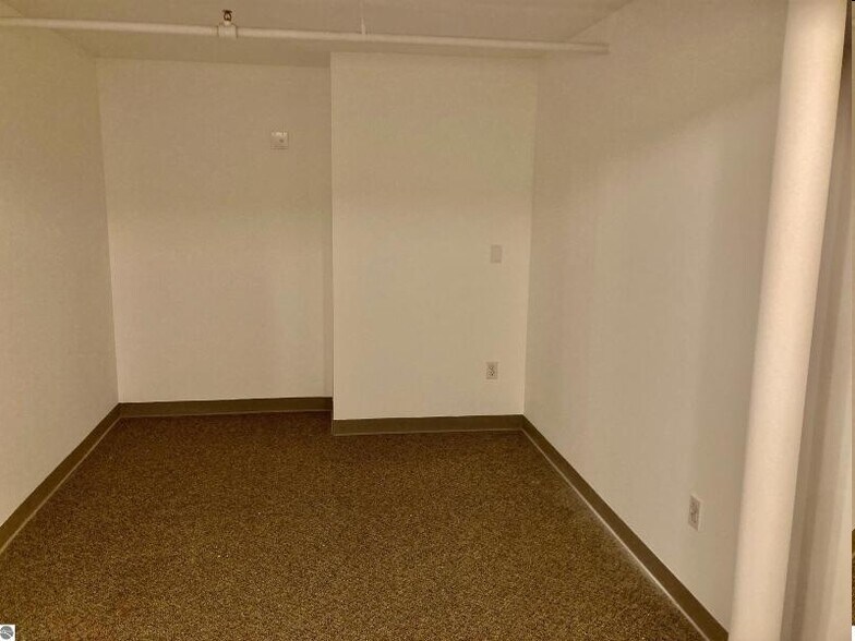 More Photos Of 221 Garland St, Traverse City Storefront Retail Office For Lease