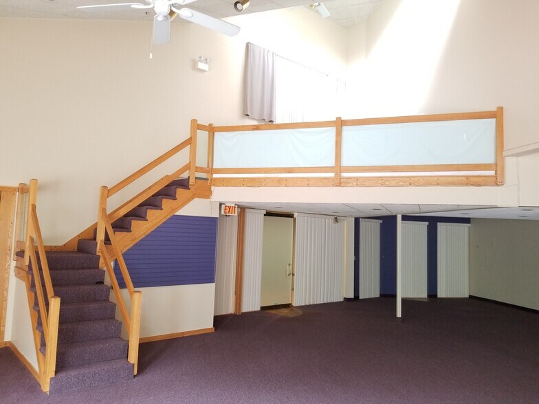 More Photos Of 574 Washington St, Easton Freestanding For Lease