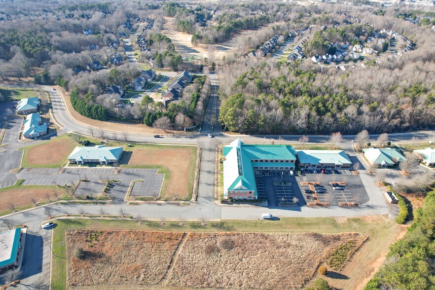 More Photos Of 15905 Brookway Dr, Huntersville Office For Lease