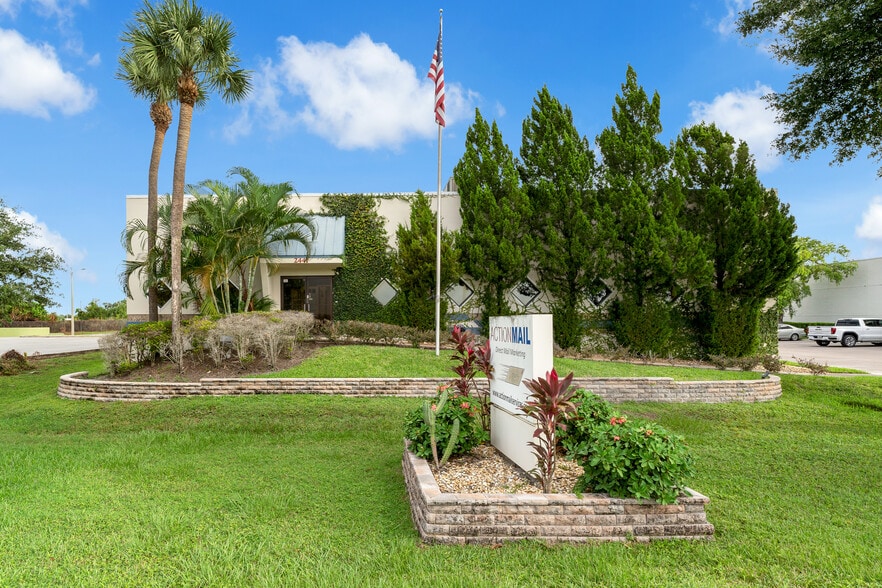 More Photos Of 2441 Orlando Central Pky, Orlando Manufacturing For Lease