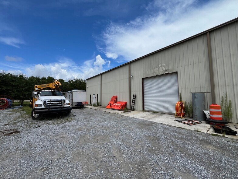 More Photos Of 107 Industrial Ct, Freeport Industrial For Sale