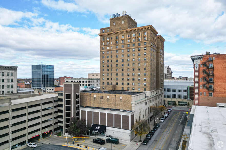 Primary Photo Of 505 Jefferson Ave, Toledo Apartments For Lease