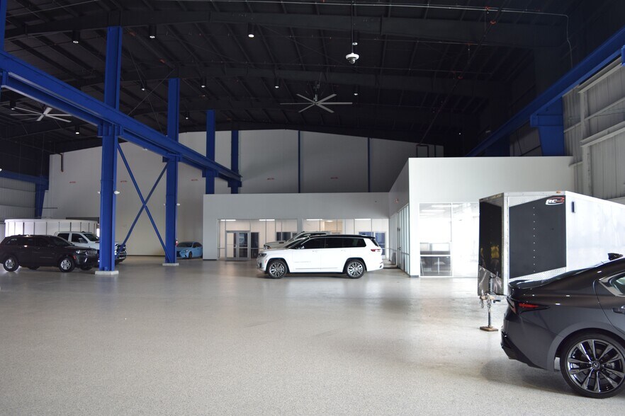 More Photos Of 1280 US Highway 41 Byp S, Venice Auto Dealership For Sale