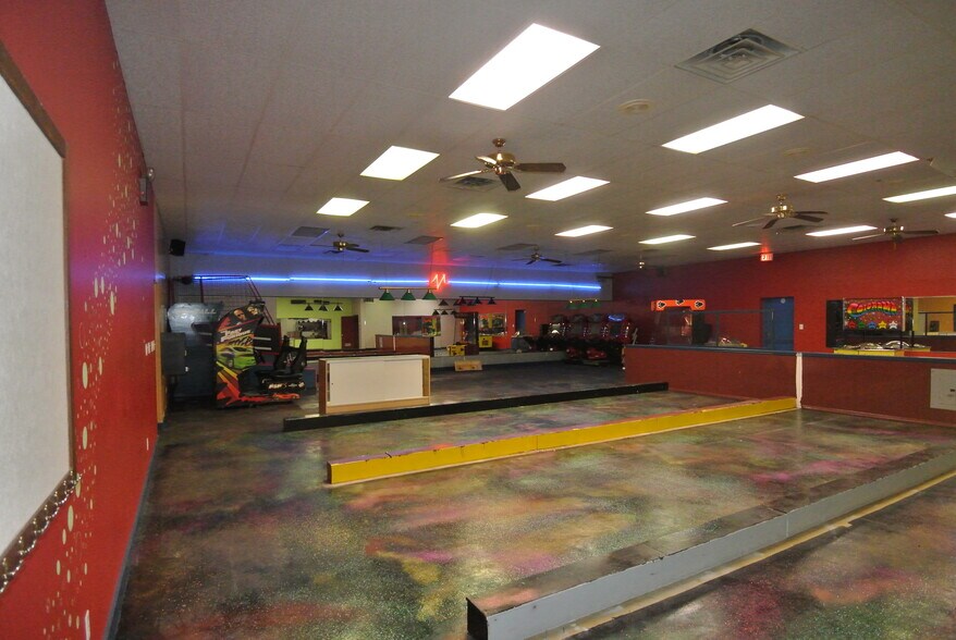 More Photos Of 2911 Brunswick Ave, New Bern Sports And Entertainment For Lease