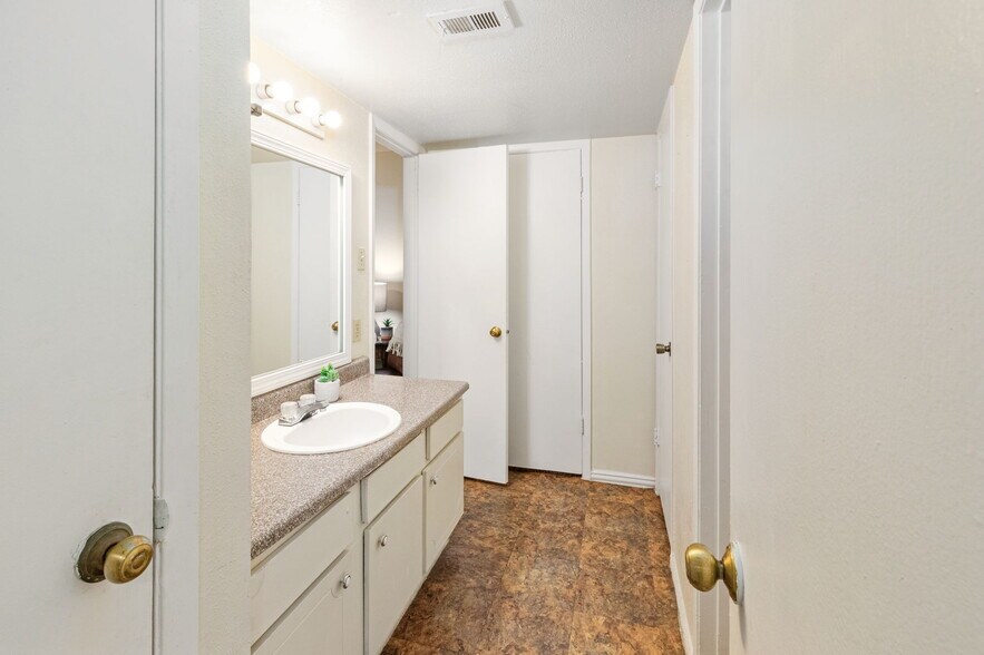 More Photos Of 2451 Lake Rd, Huntsville Apartments For Sale